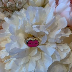 Boutique pink lips ring